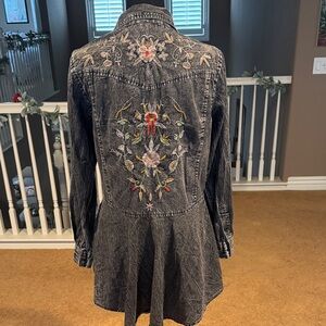 Nostalgia Gray lightweight Denim embroidered top S